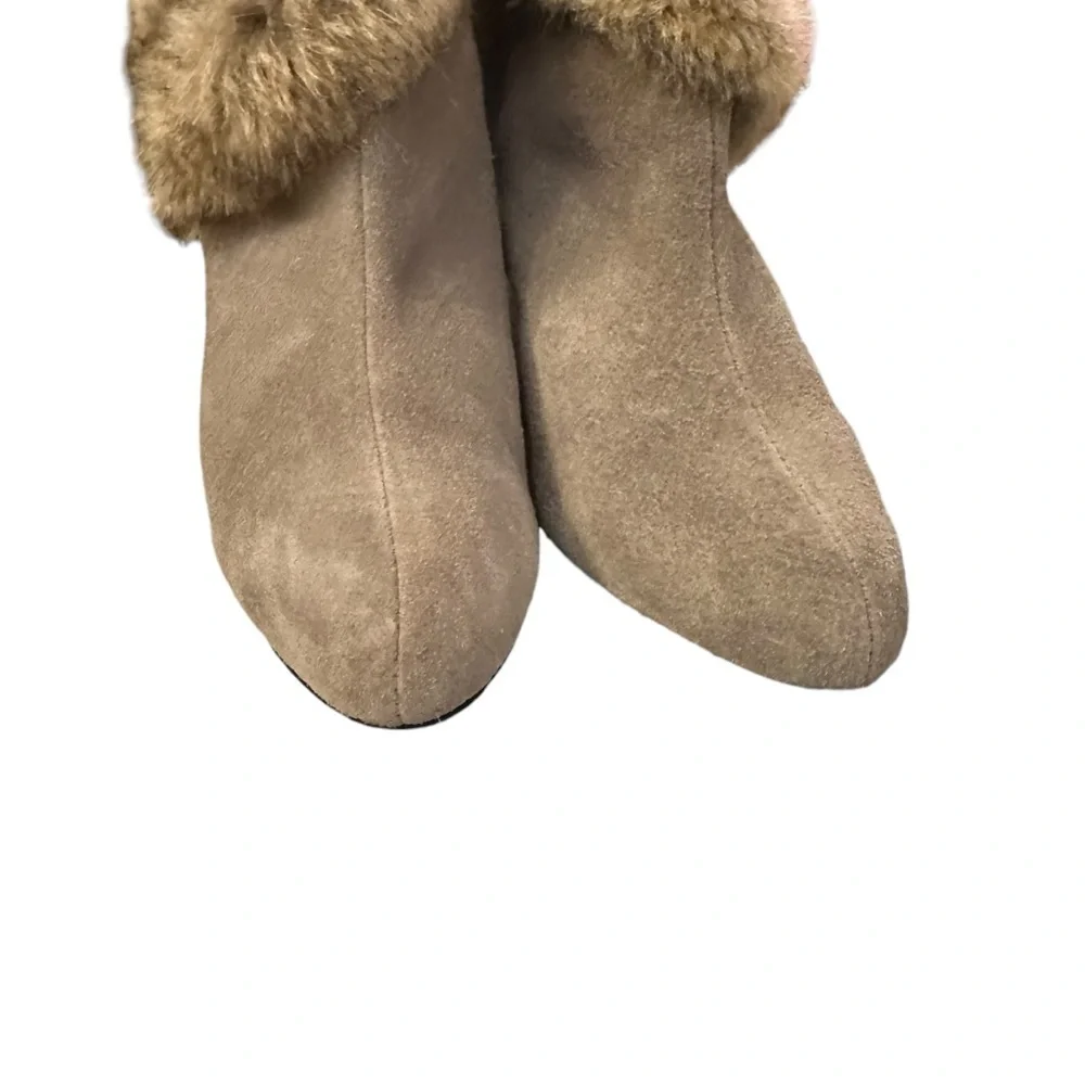 🔴 5 for $40 VINTAGE Genuine Suede, High Heel Booties with Faux Fur Trim Detail 8